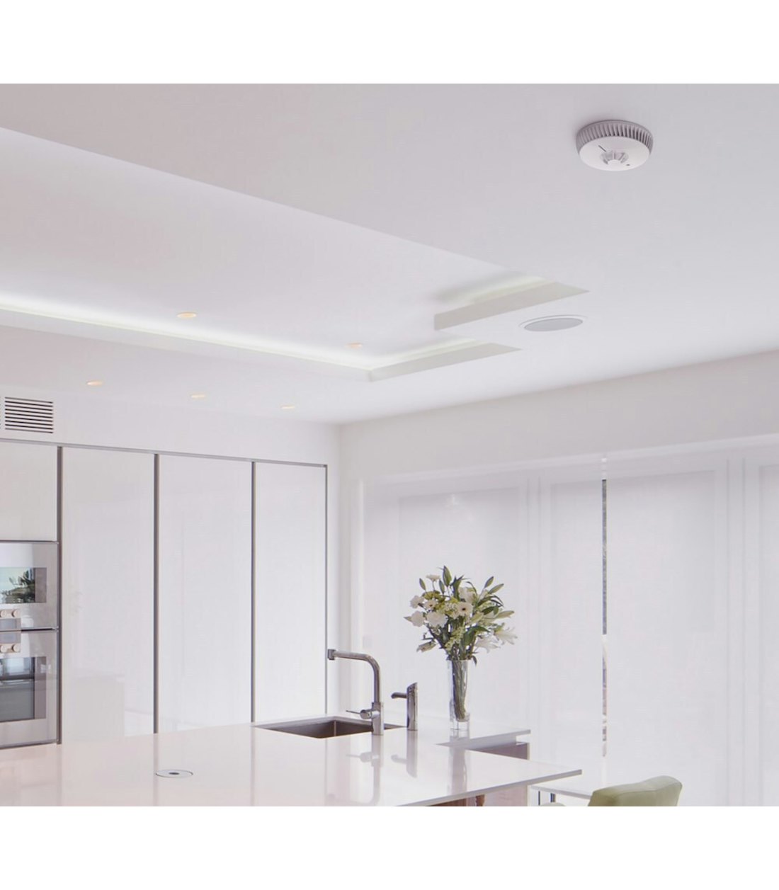 FA6215 INT Retail lifestyle image 1