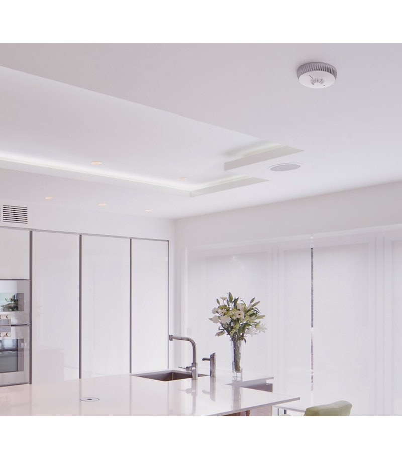 FA6215 INT Retail lifestyle image 1